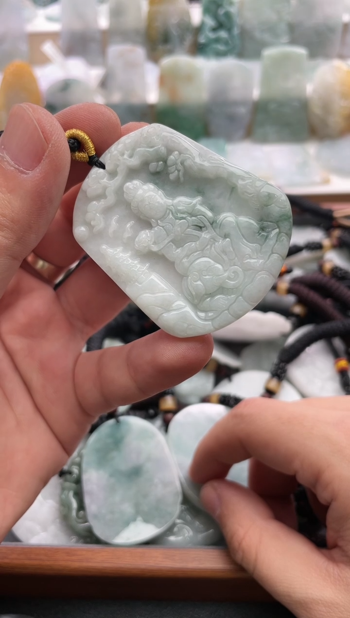 【闪购商品】翡翠颈饰未镶嵌..../2/21/ 43