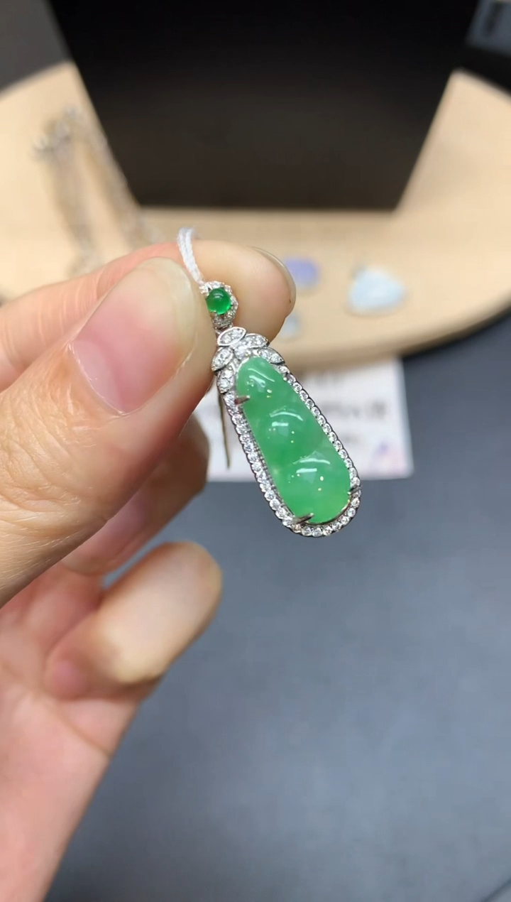 【闪购商品】翡翠吊坠(不含链)银S925镶嵌福豆【多样性发其一】