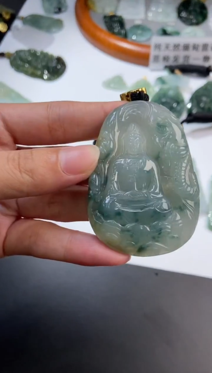 未镶嵌挂件翡翠376037       多人 