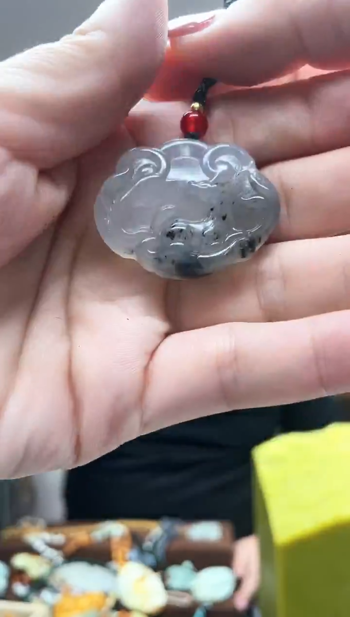 未镶嵌岫玉吊坠`