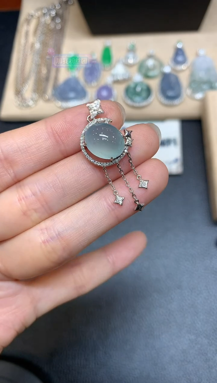 【闪购商品】翡翠颈饰18K金镶嵌蛋面【无服务费