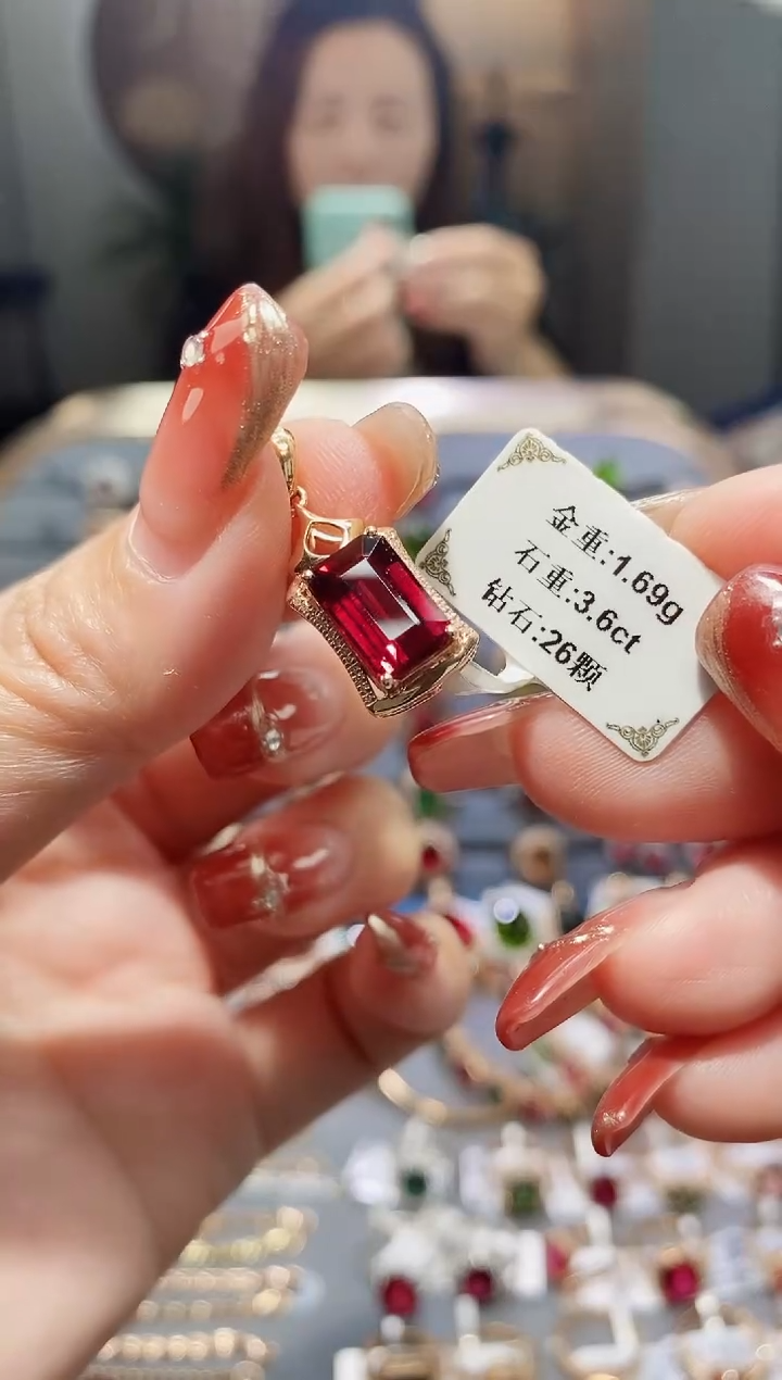 【闪购商品】碧玺颈饰18K金镶嵌3.6..