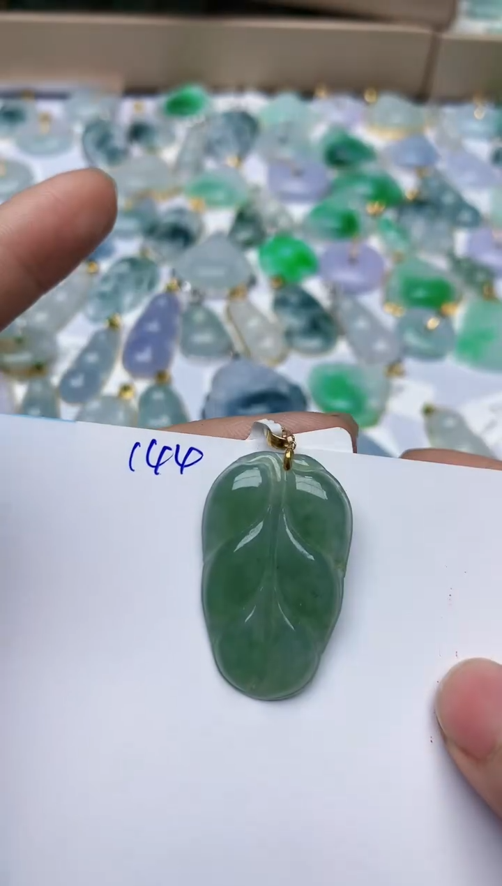 【闪购商品】翡翠颈饰18K金镶嵌天然翡翠A货  