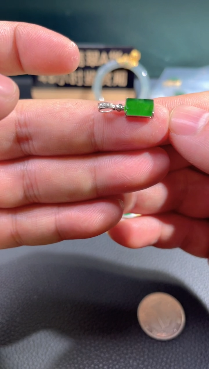 【闪购商品】翡翠颈饰18K金镶嵌翡翠