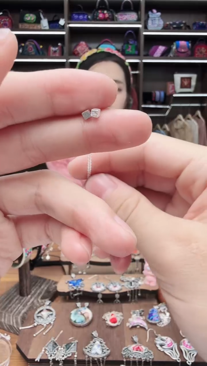 织绣105蒙阿苏苗绣传承旗舰店
