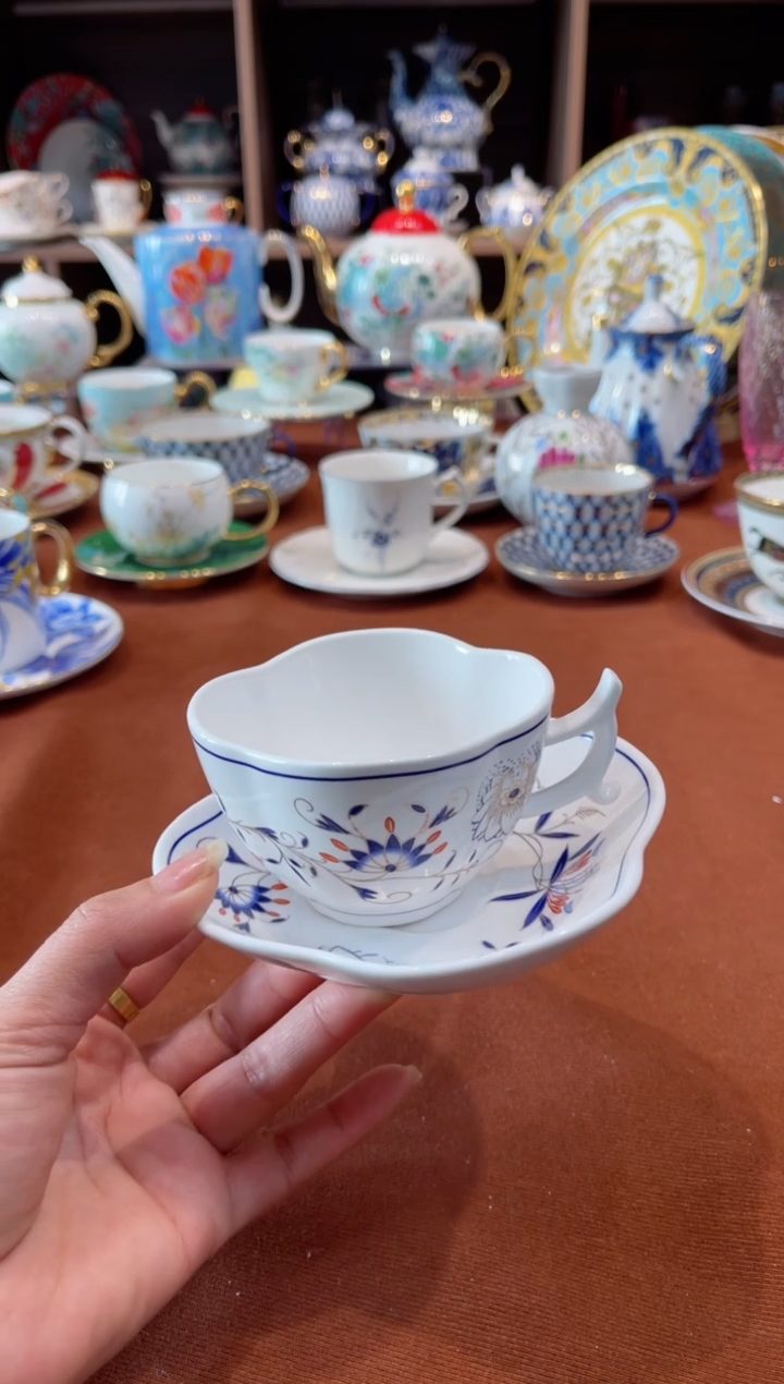 【闪购商品】瓷片蓝洋葱杯碟······