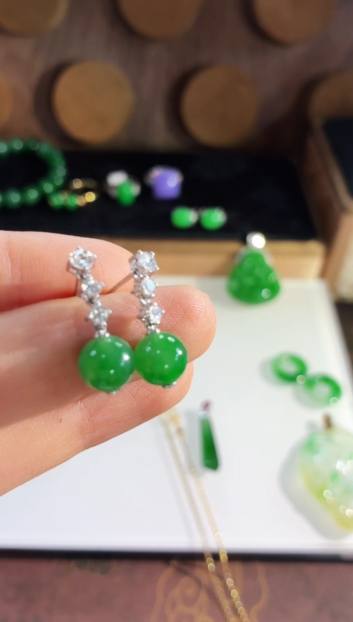 18K金镶嵌翡翠耳饰耳饰