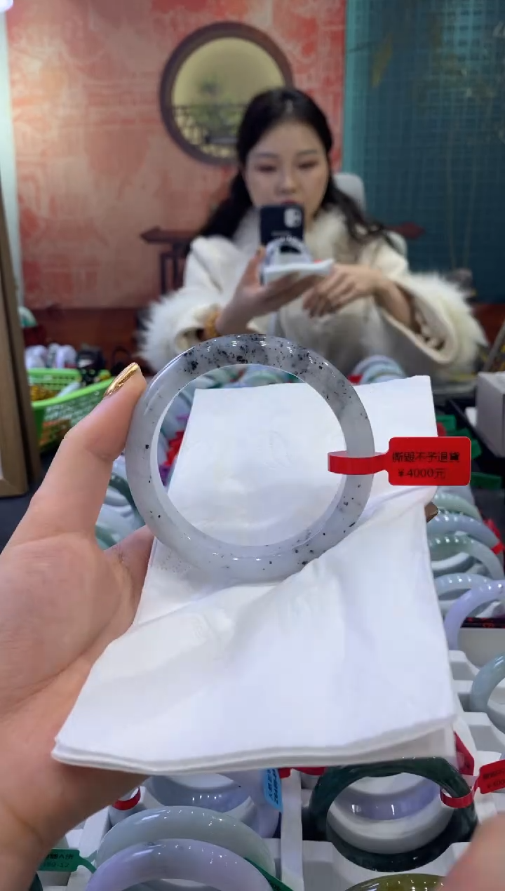 【闪购商品】翡翠手镯未镶嵌多人17402