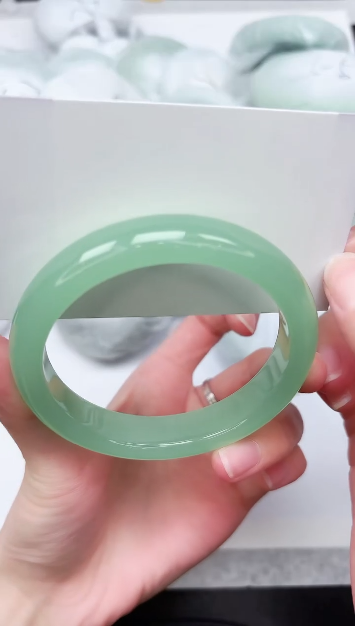 石英质玉手镯未镶嵌180-62