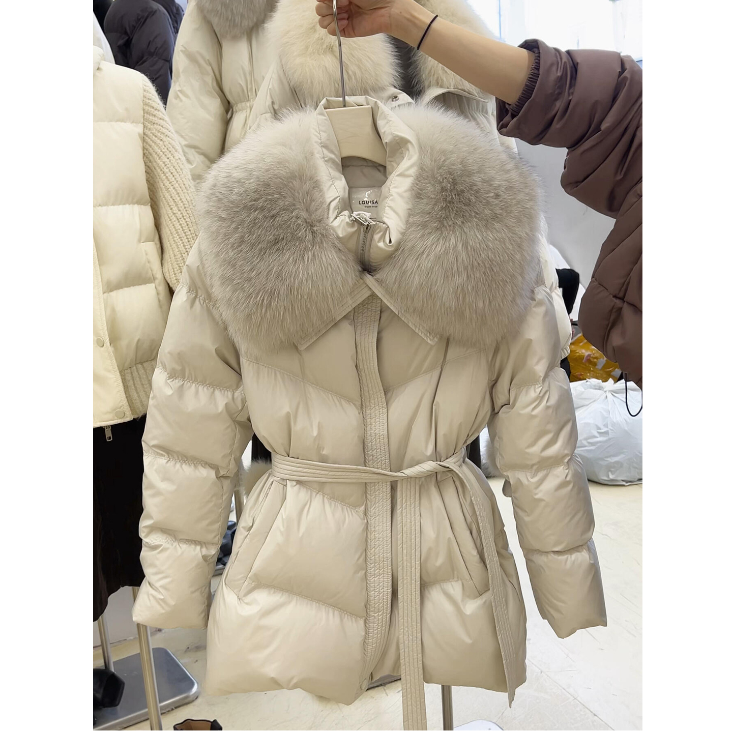 高级感中长款棉服女2025冬季新款韩版收腰显瘦系带保暖大毛领外套