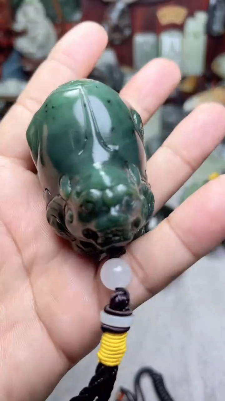 和田玉未镶嵌把件-