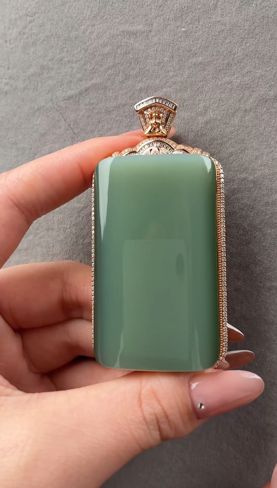 未镶嵌和田玉挂件以**傲无事牌