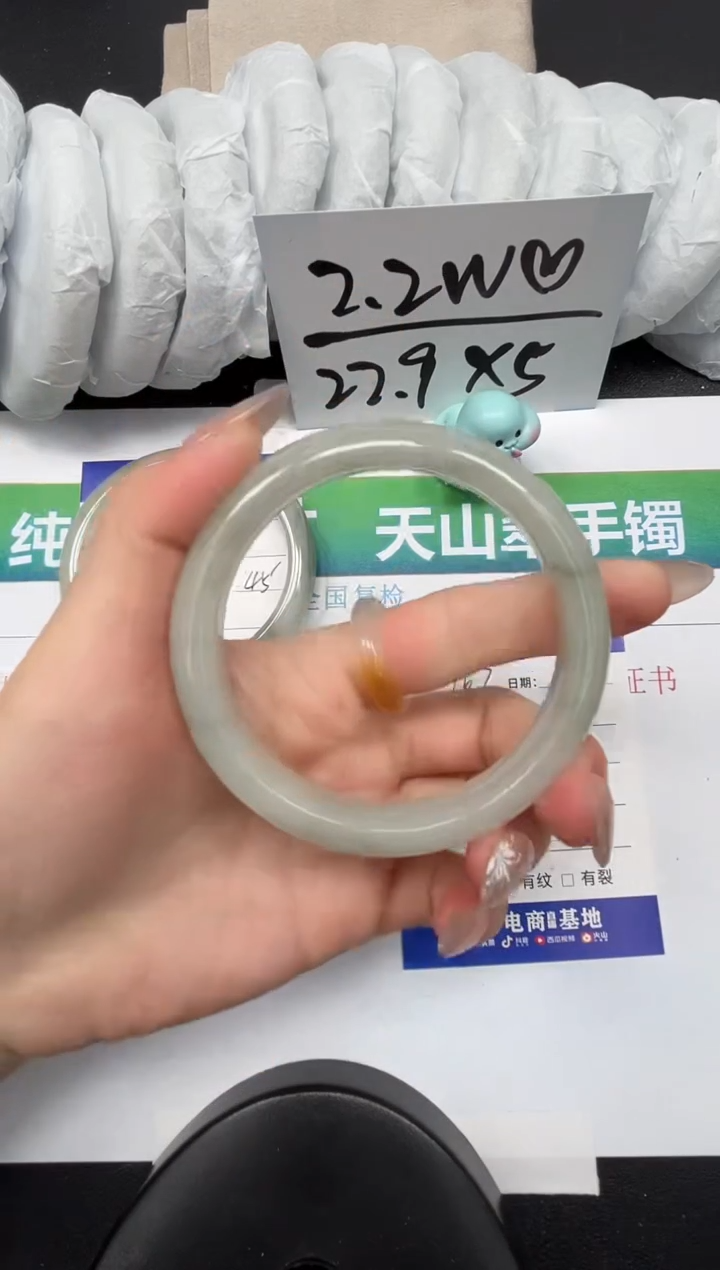 【闪购商品】石英质玉手镯未镶嵌167-62.1