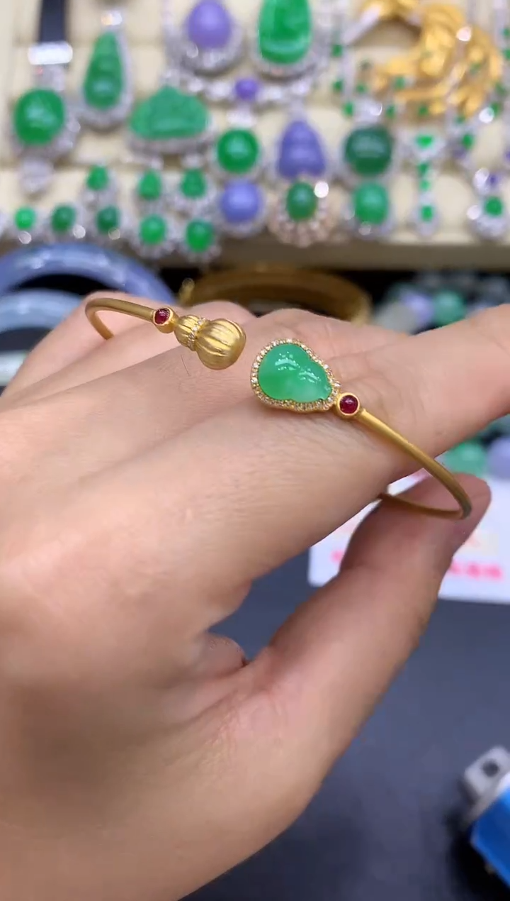 18K金镶嵌手镯翡翠440-中国好珍宝