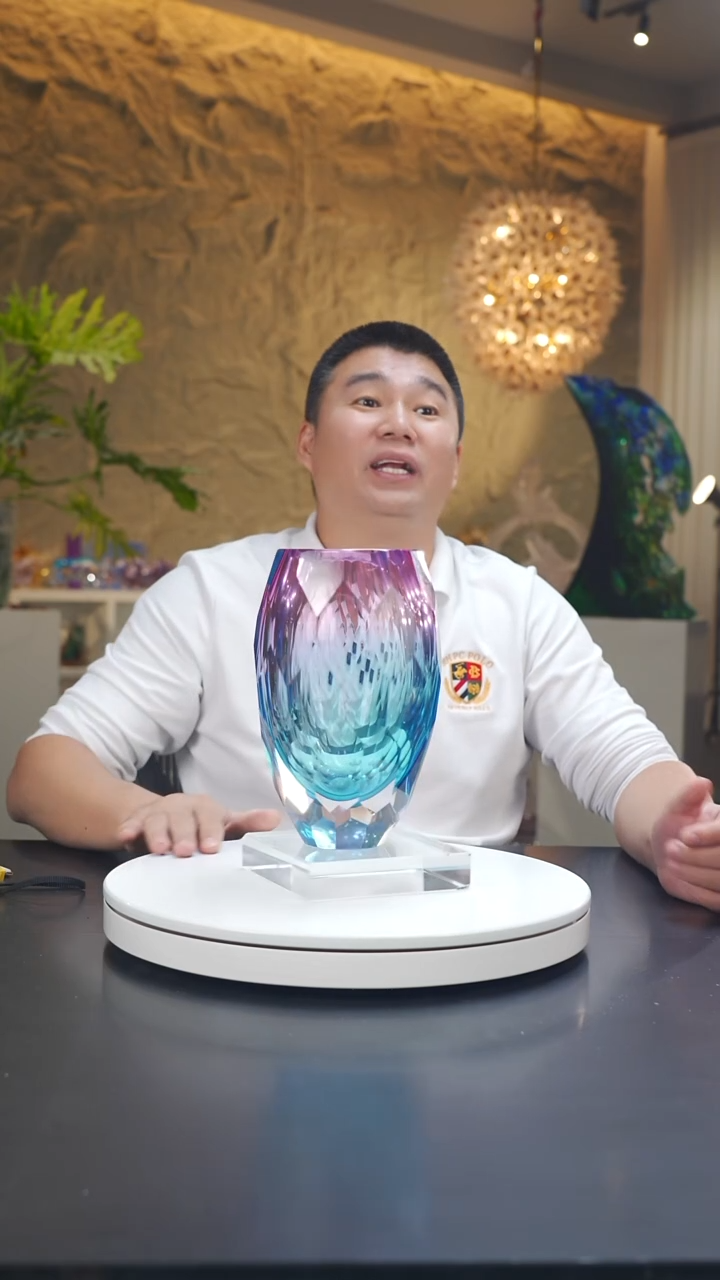 手工艺品琉璃金红蓝切面花器