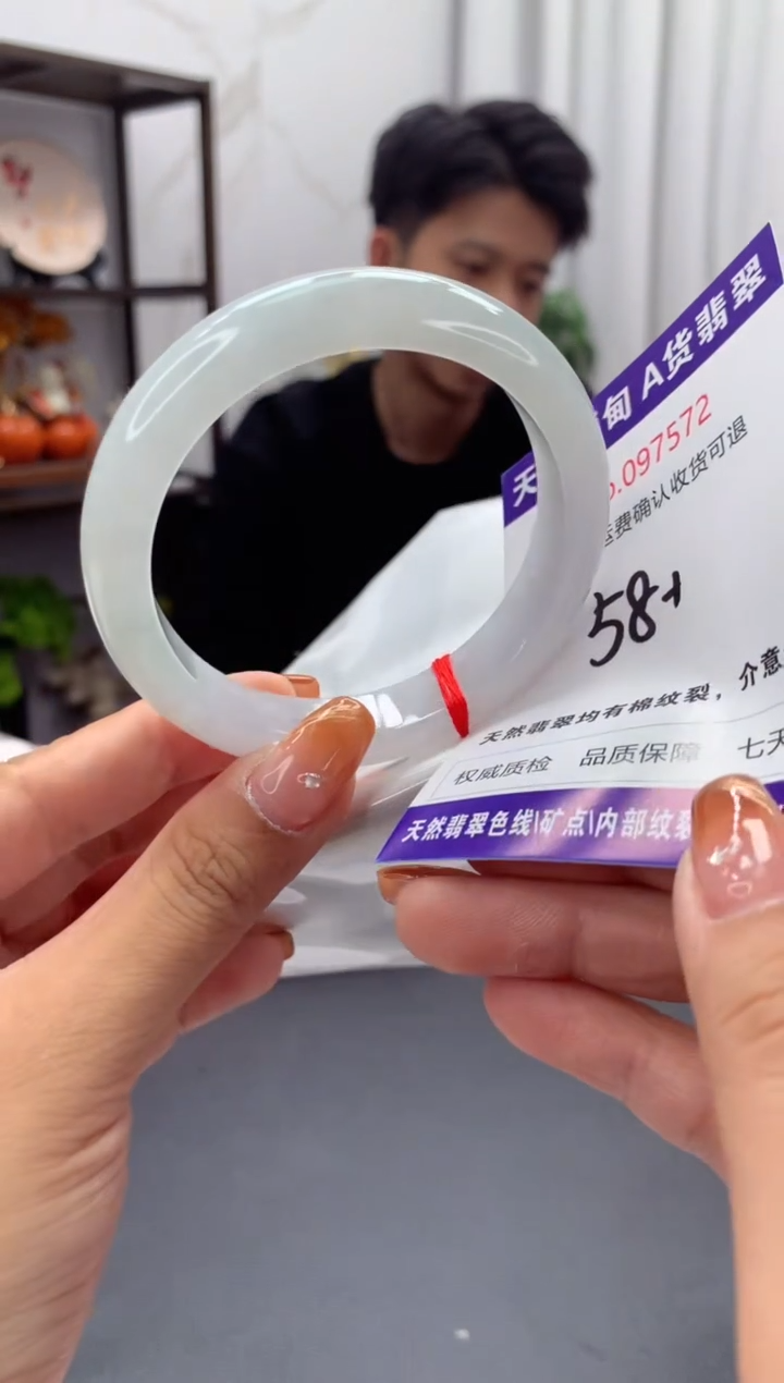 未镶嵌手镯翡翠有纹，完美者勿拍