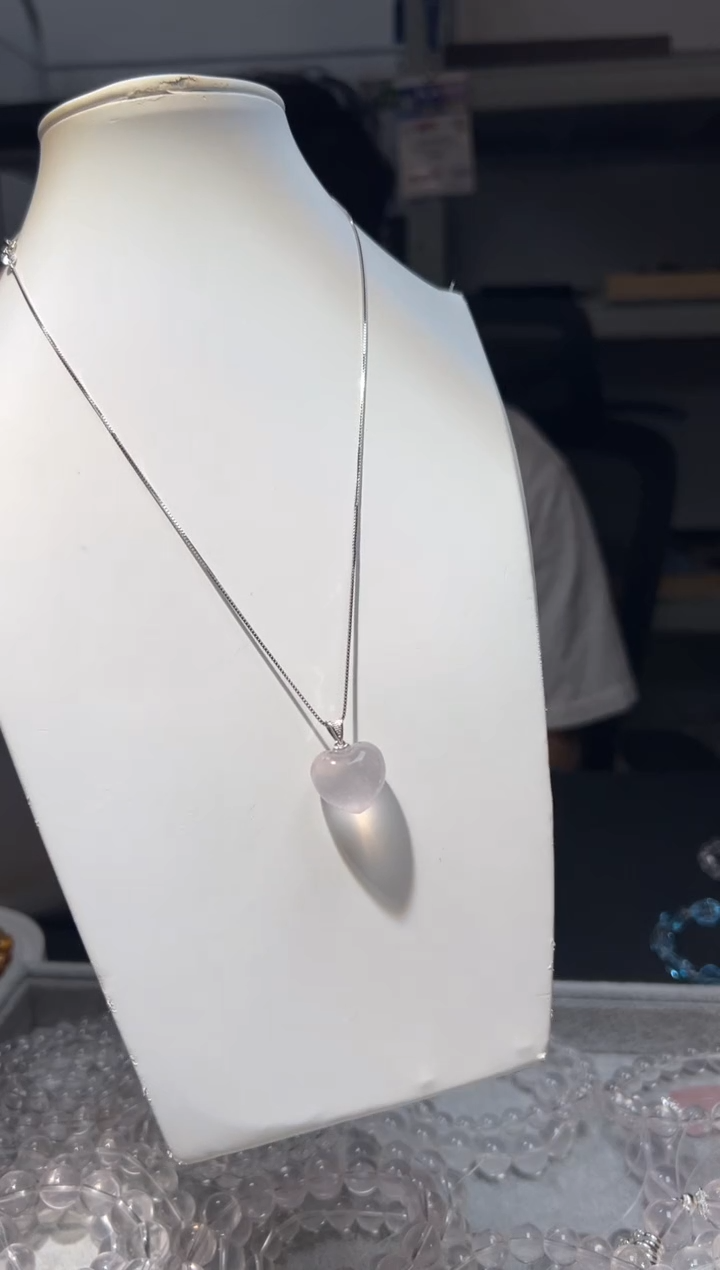 吊坠(赠链)银S925镶嵌水晶草莓籽粉水晶爱心吊坠