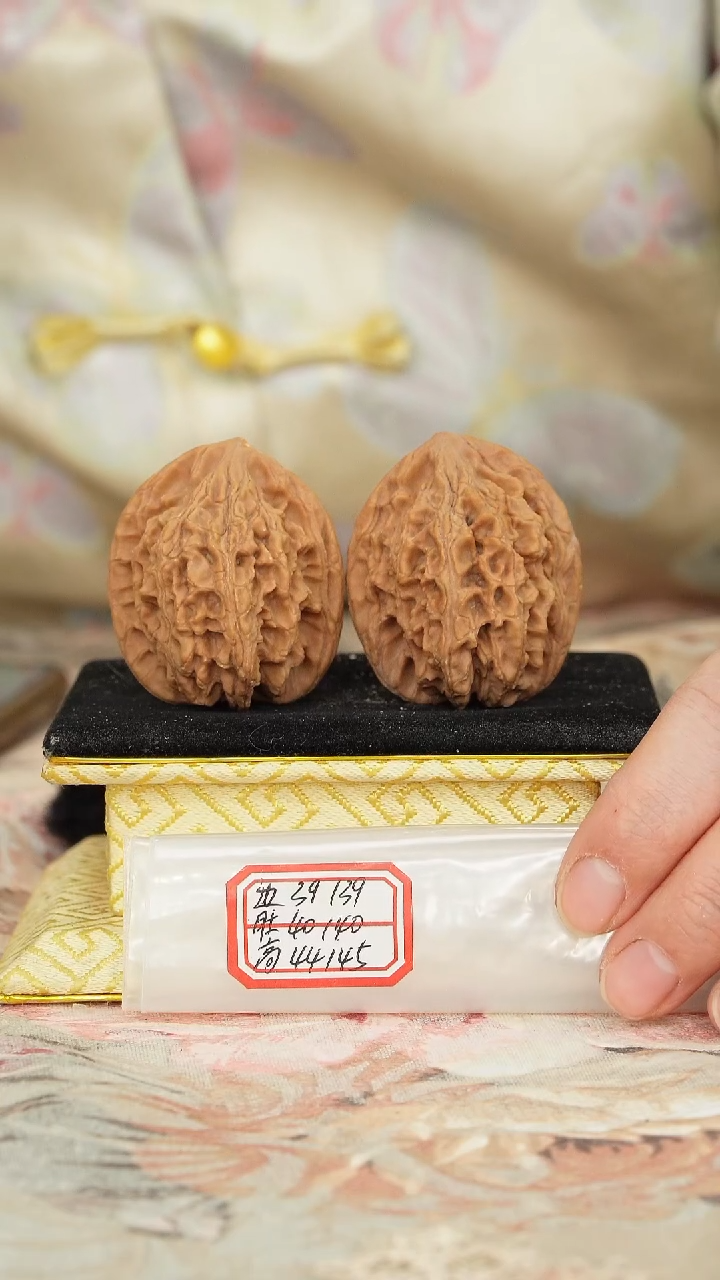 【闪购商品】文玩核桃把件龙纹官帽