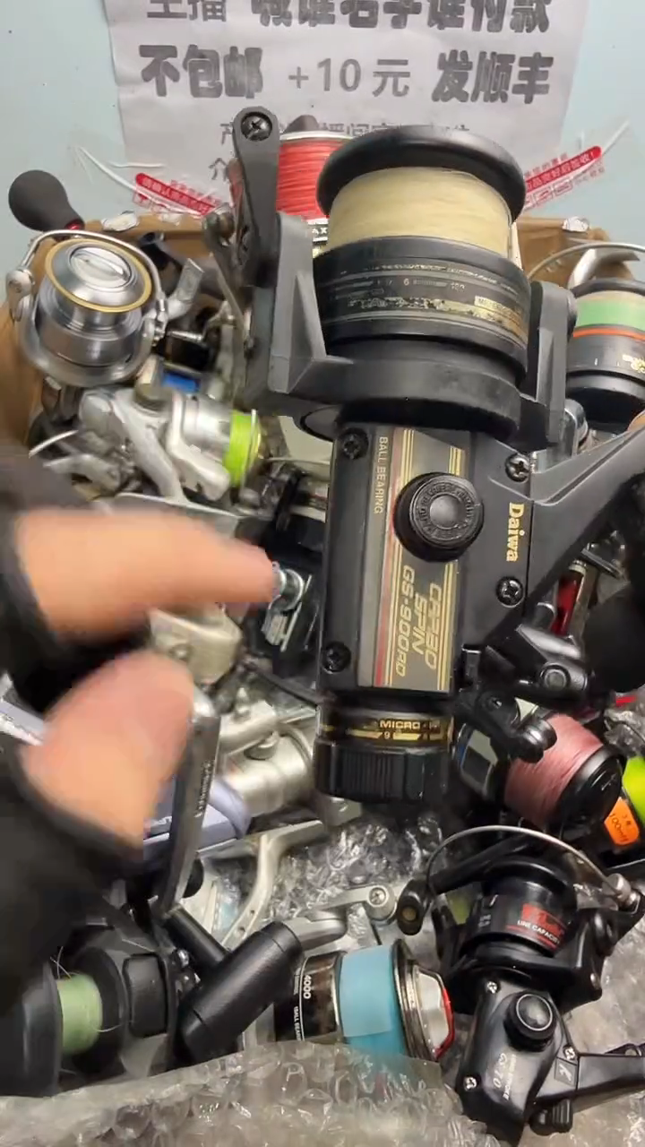 小*黑亚钓鱼轮，微瑕孤品，成色，型号直播间讲解为准，看好再下单