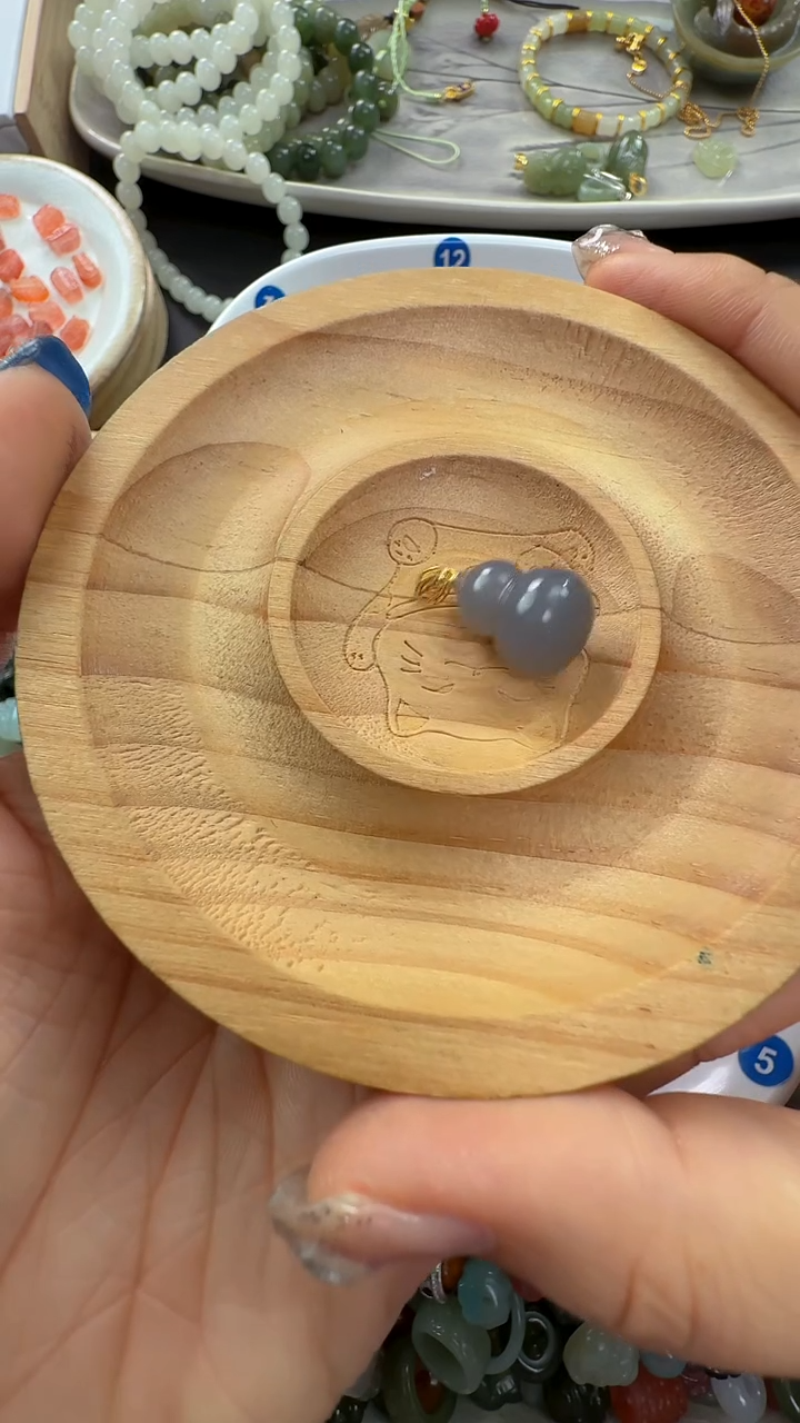 吊坠(不含链)18K金镶嵌和田玉A5多样性发其一