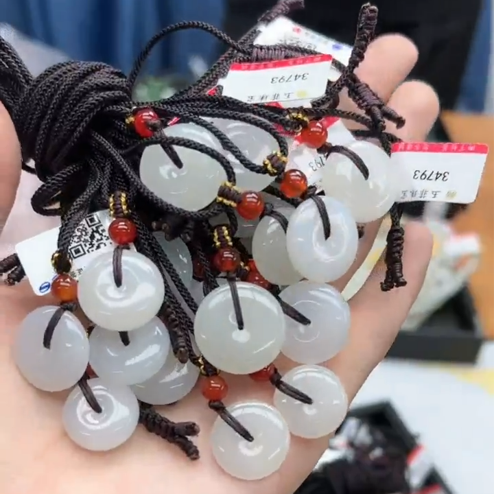 菲菲珠宝好/和田玉吊坠·多样性发一