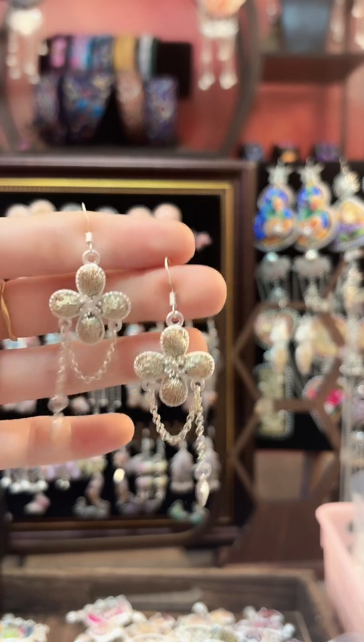 织绣云织谣老绣饰品  243