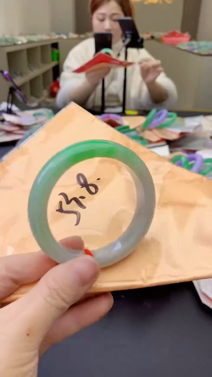 【闪购商品】翡翠手镯未镶嵌1018601009