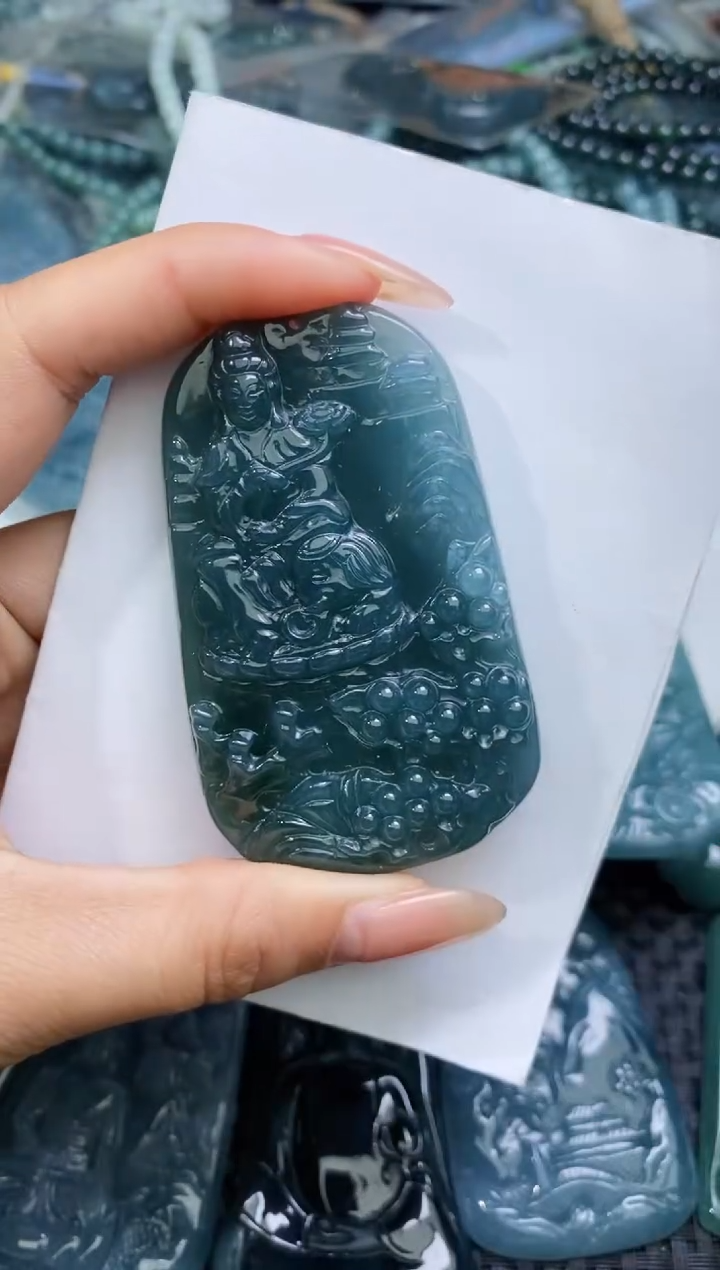 【闪购商品】翡翠颈饰未镶嵌          