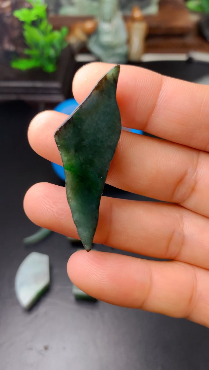 颈饰未镶嵌翡翠陈*料子