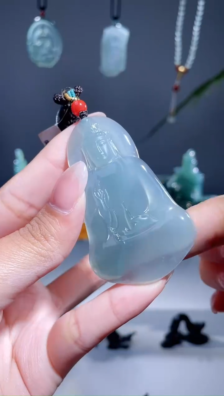 翡翠未镶嵌颈饰素衣观音