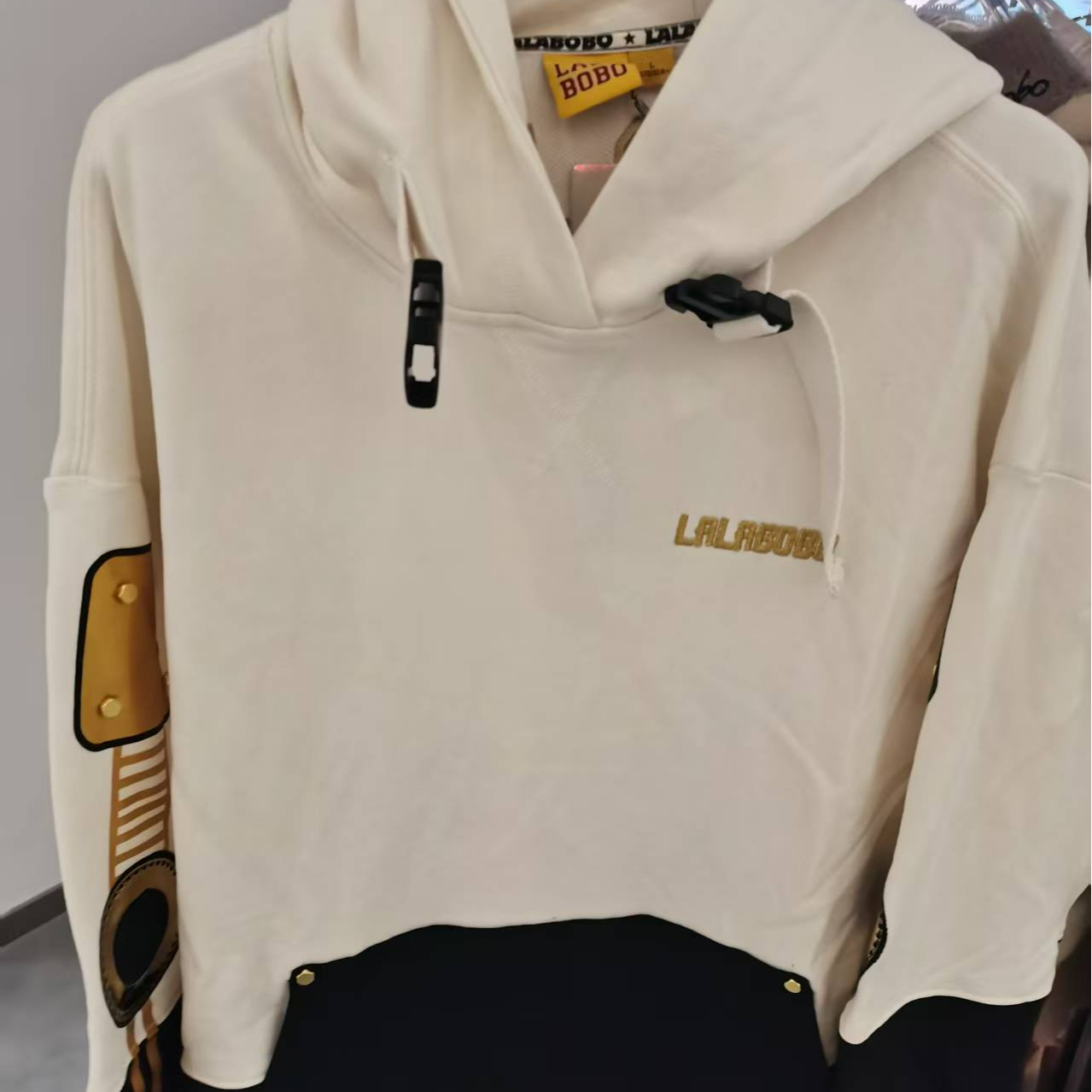 武汉（微瑕不退不换）大字母拼接卫衣L19D-WNTS14