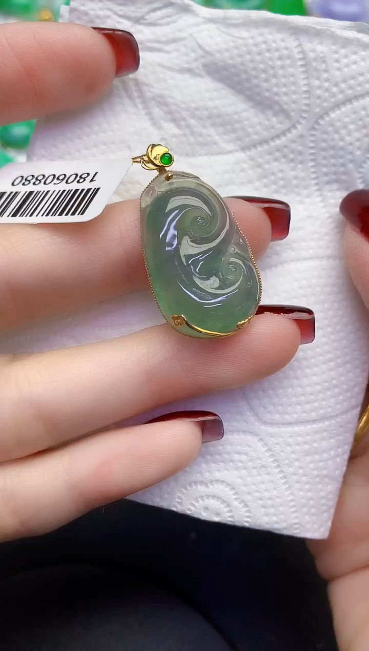 颈饰18K金镶嵌翡翠缅甸天然翡翠A货