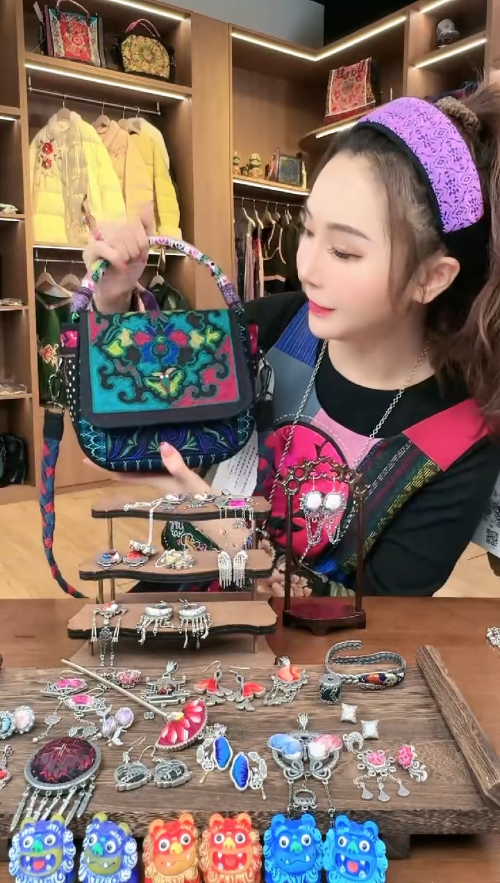 【闪购商品】织绣L550黔东南苗族刺绣