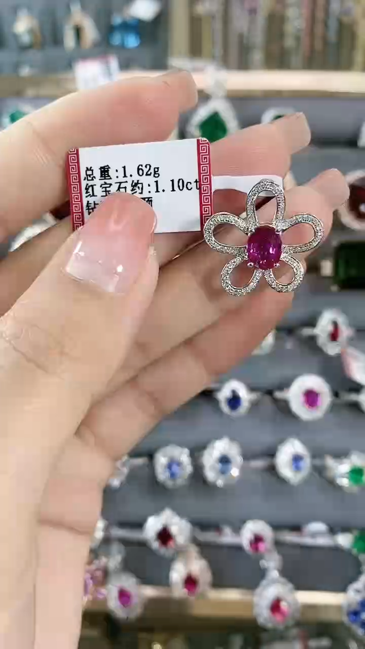 【闪购商品】红宝石吊坠18K金镶嵌18K金镶嵌红宝石吊坠