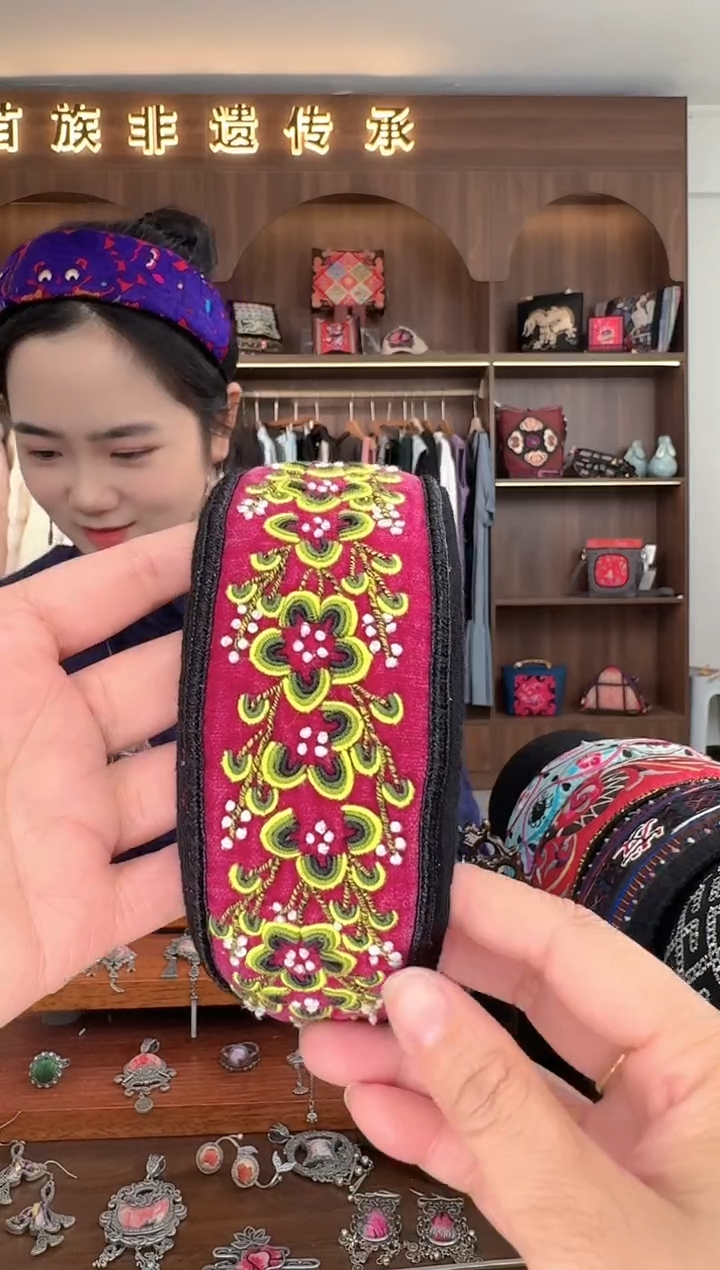 【闪购商品】织绣扶光苗绣传承L24