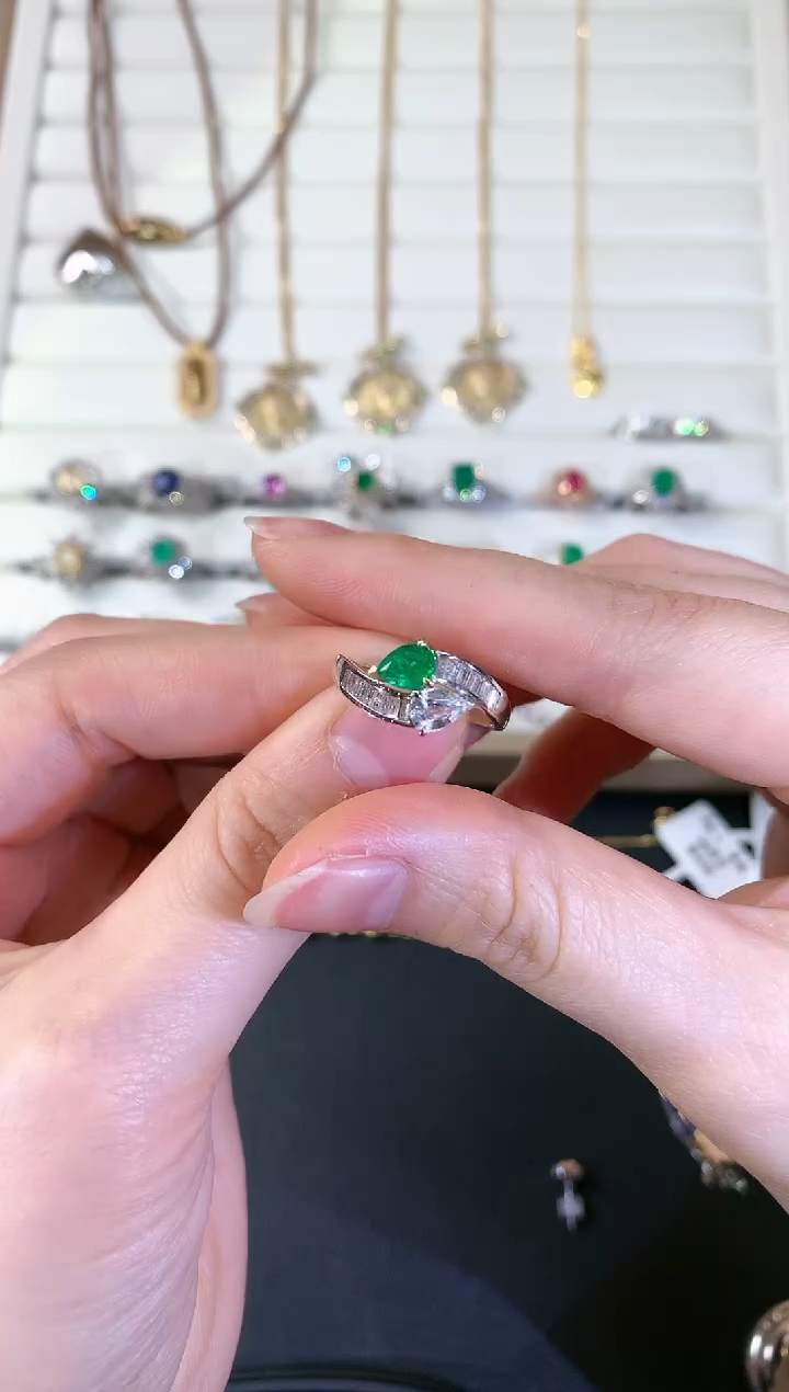 【闪购商品】祖母绿戒指18K金镶嵌S164|6800