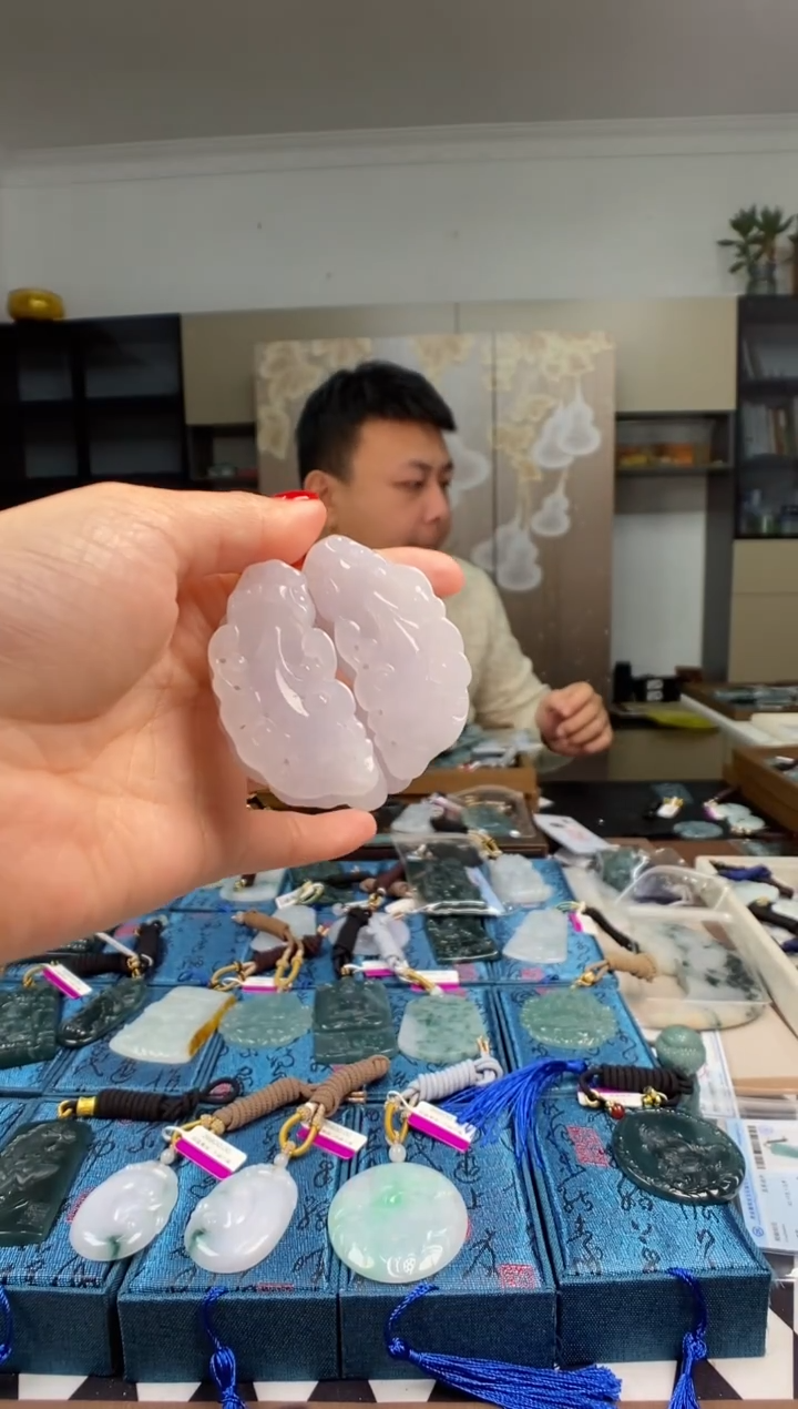 颈饰未镶嵌翡翠 多样性发其一