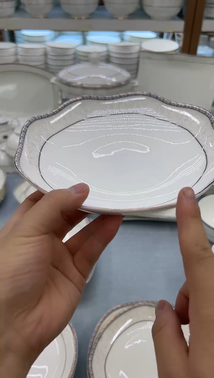 骨瓷玲珑8花2个    