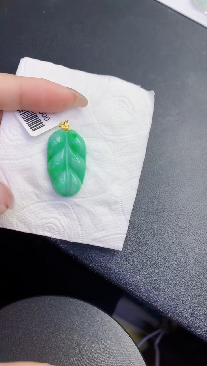 颈饰18K金镶嵌翡翠缅甸天然翡翠A货