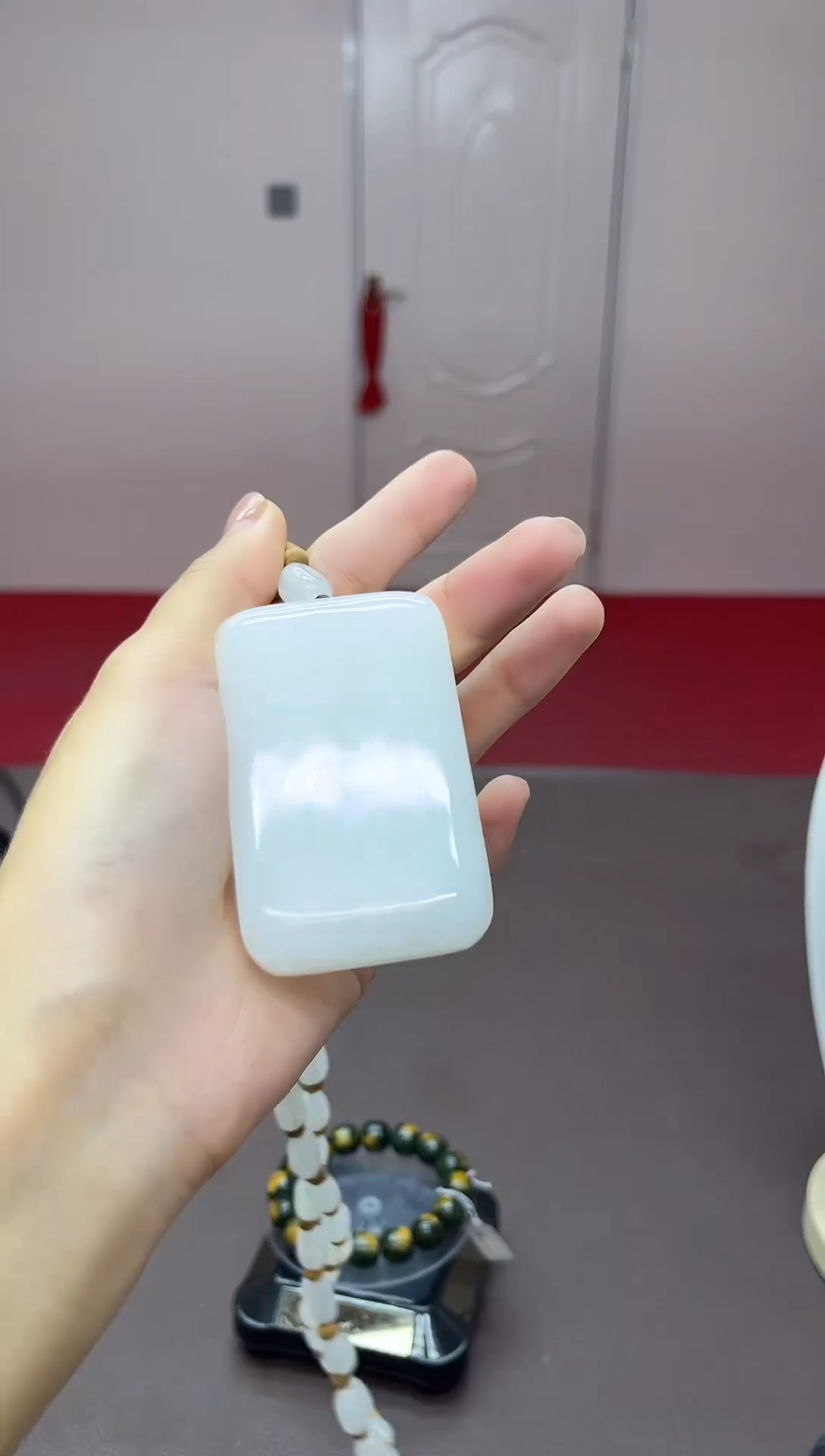 颈饰未镶嵌和田玉吊坠