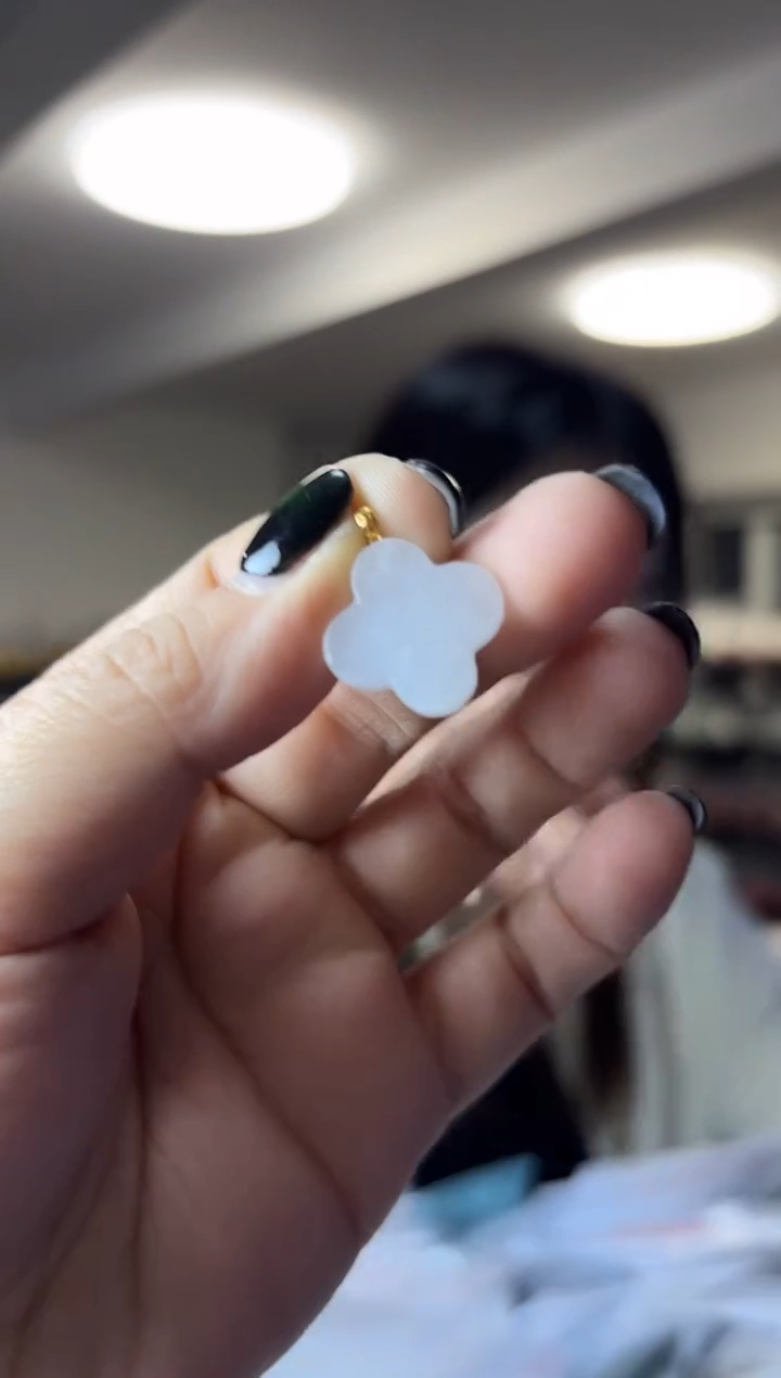 颈饰18K金镶嵌和田玉（多样性发一件）