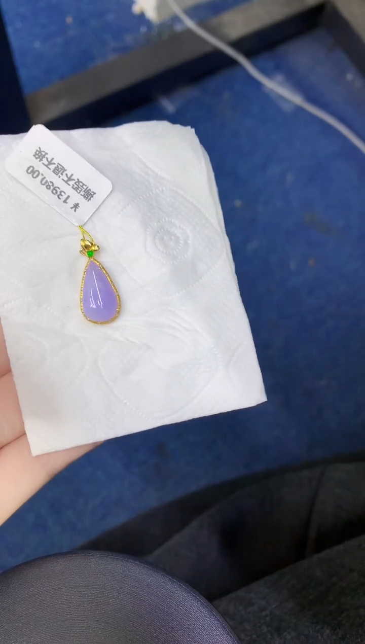 颈饰18K金镶嵌翡翠缅甸天然翡翠A货