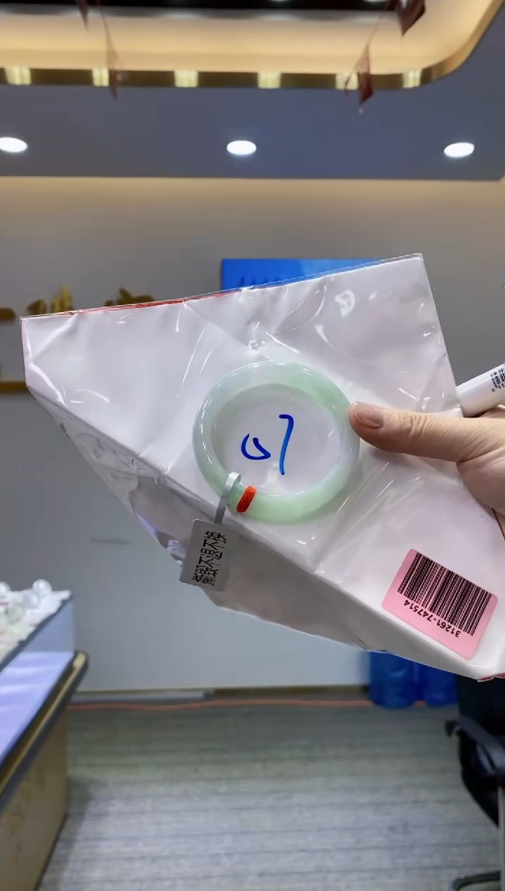 【闪购商品】翡翠手镯未镶嵌            