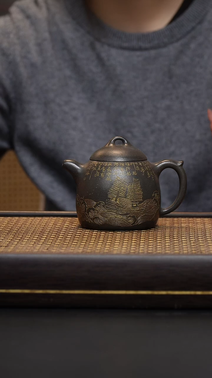 茶壶紫砂九龄君子兰烟熏 秦权 