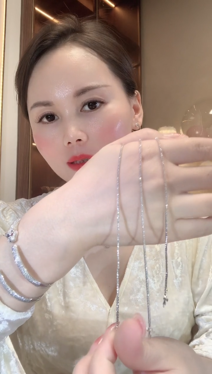 【闪购商品】钻石手链18K金镶嵌A36 多样性发货一件