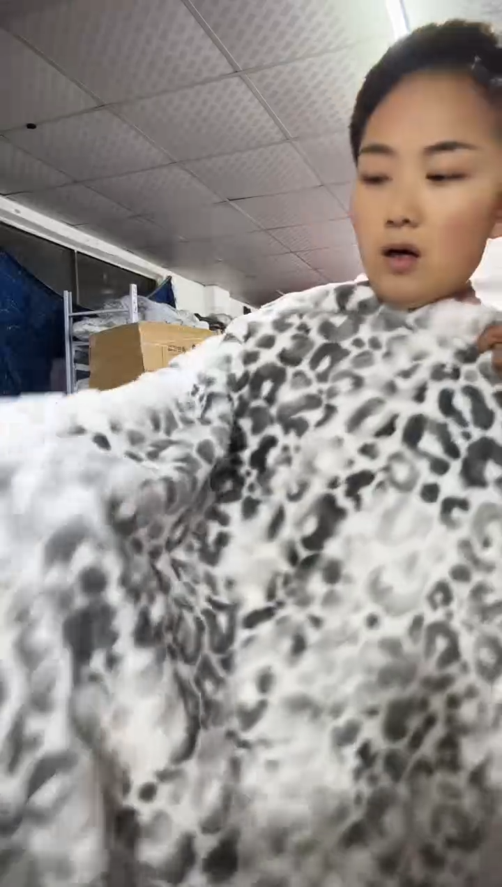 法兰绒豹纹仿兔绒双层毯2*1.8