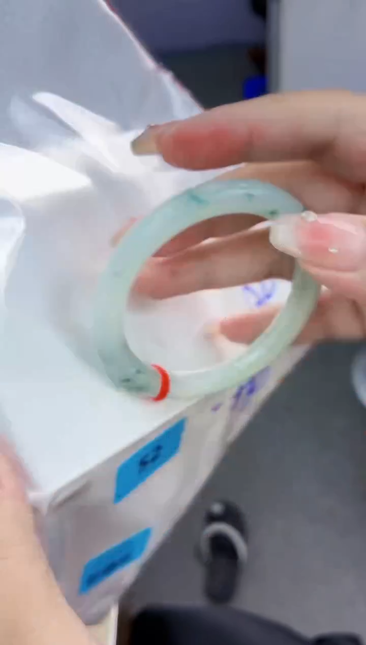 翡翠手镯未镶嵌翡翠手镯