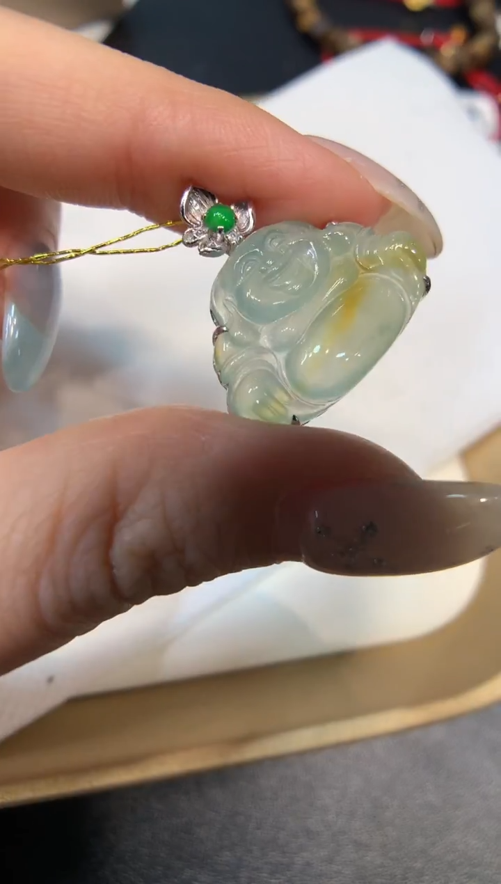 颈饰18K金镶嵌翡翠佛公