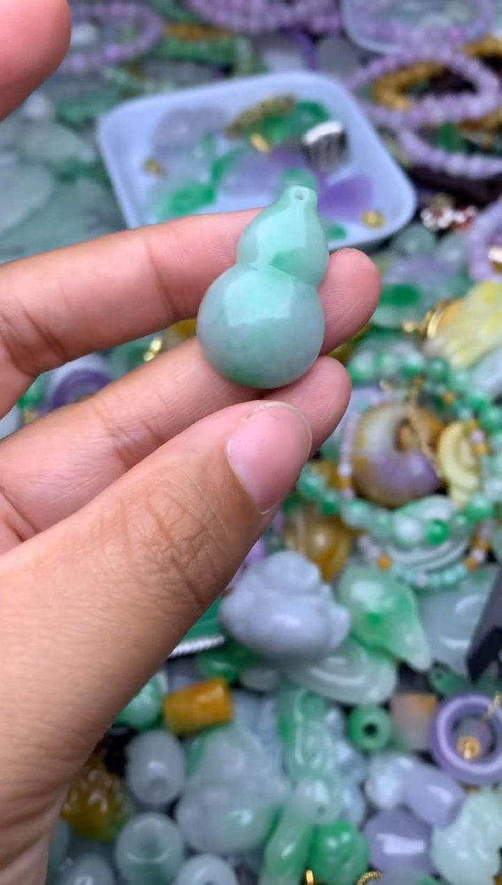 颈饰未镶嵌翡翠天然缅甸翡翠吊坠