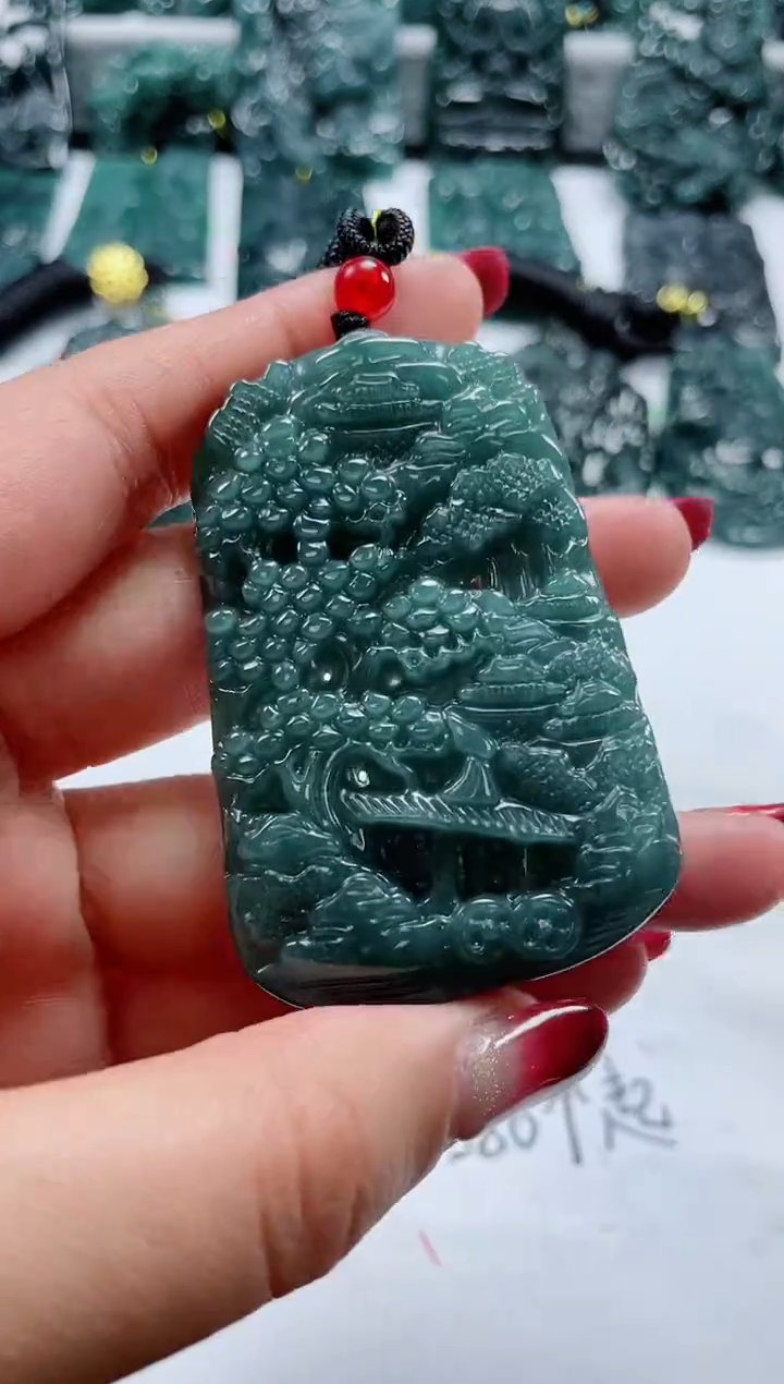 【闪购商品】翡翠颈饰未镶嵌          